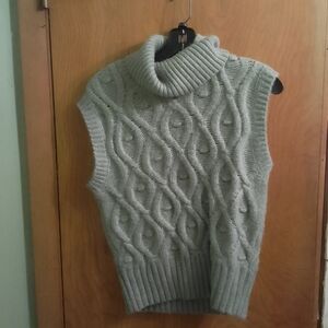 Sincerely Jules Light Gray Cable Knit‎ Turtleneck Sweater Vest Size Small